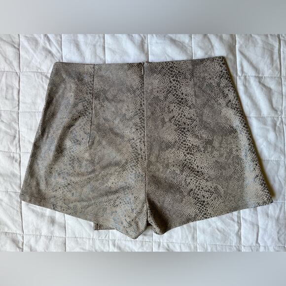 Revolve X Superdown Beige Faux Suede Snake Skin Print Wrap Skort - Medium - Picture 4 of 10
